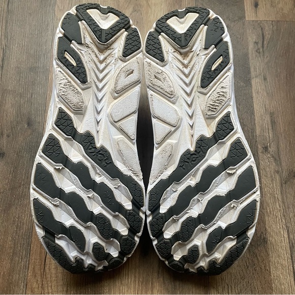 Hoka Clifton 8 Gray Running Shoes
Men's Size 11.5 D - Picture 15 of 16